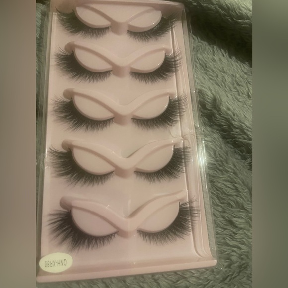 Cat Lashes - Picture 1 of 1
